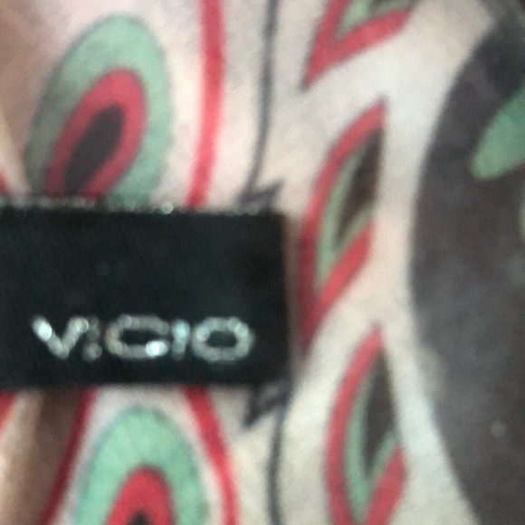 Beautiful Top - Picture 6 of 6